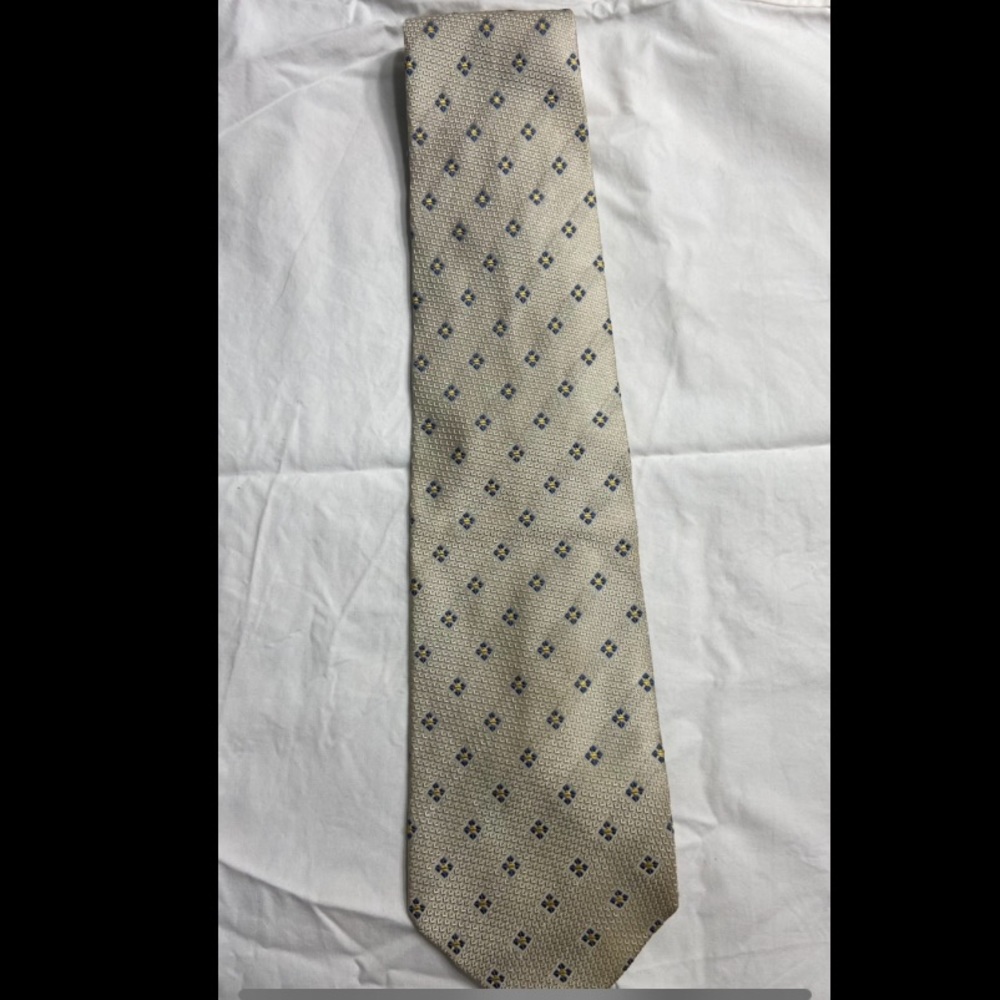 Roundtree & Yorke Tie